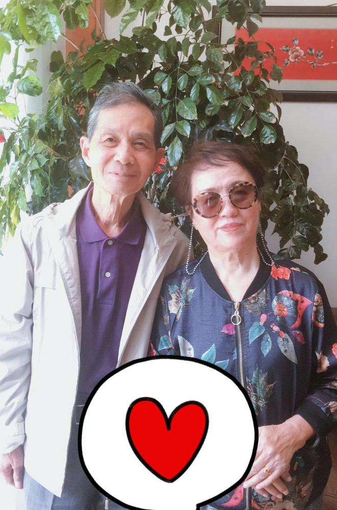 脸型和母亲神似知情人透露其父母背景新葡京博彩亲人曝光朱媛媛全家福！(图4)
