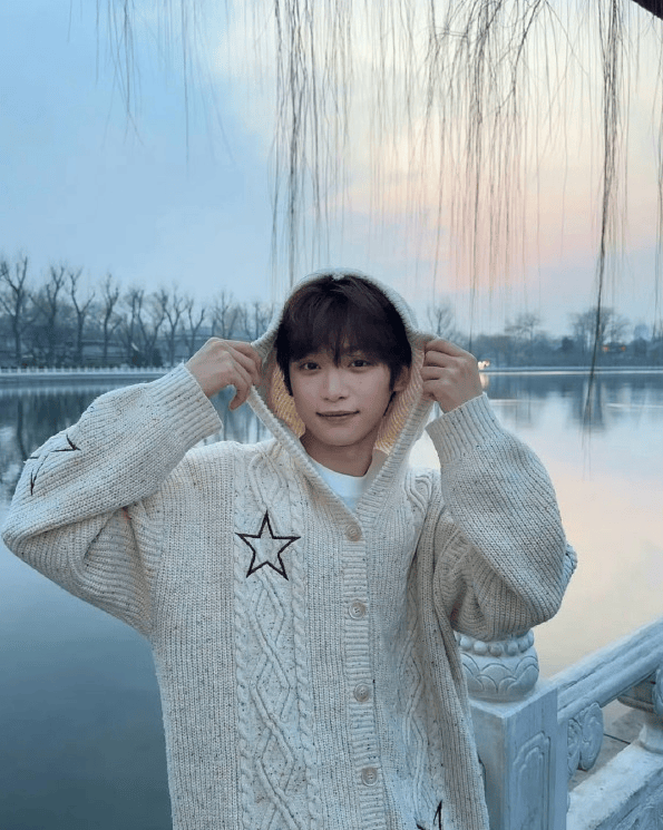 大奖：从“塌房”到“破防”这届网友太难带了！澳门新葡京网站00后梓渝凭《泥潭》杀入亚洲(图2)