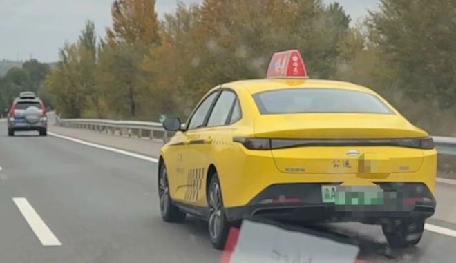 从重庆打车到内蒙古出租车公司回应澳门新葡京行程约1700公里网红